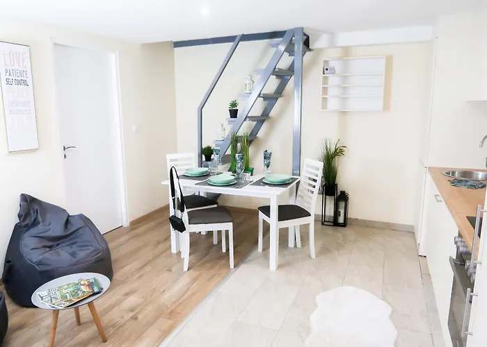 Center, Nicely Renovated With 3 Bedrooms * Budapešť