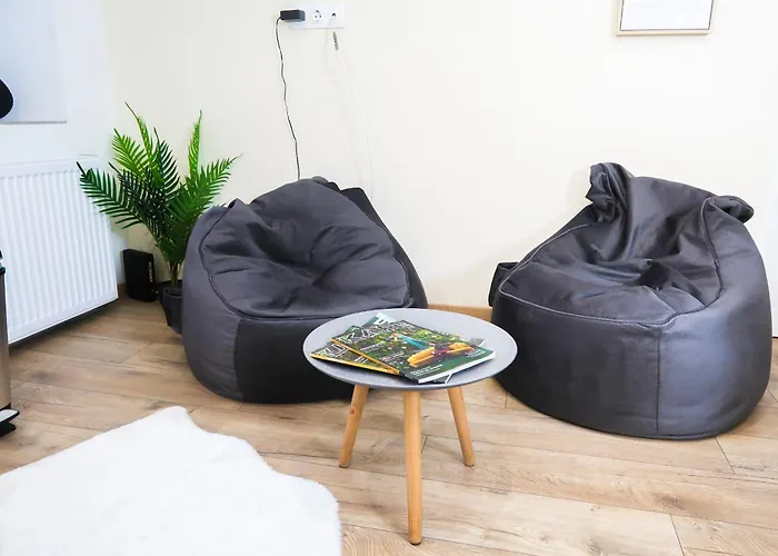Center, Nicely Renovated With 3 Bedrooms Apartmán *