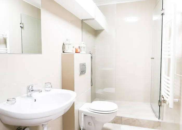 Center, Nicely Renovated With 3 Bedrooms Budapešť